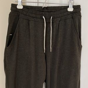 Vuori Men’s Performance Pants Size M, Dark Olive Green Heather